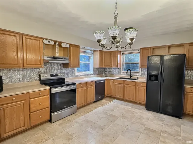 $229,900 | 508 East Broadway Street, Loogootee, IN 47553