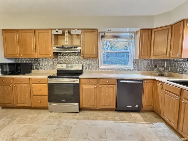 $229,900 | 508 East Broadway Street, Loogootee, IN 47553