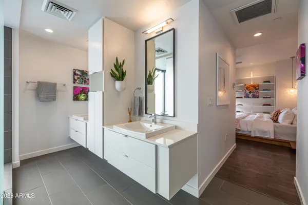 $865,000 | 200 West Portland Street, Unit 827, Phoenix, AZ 85003