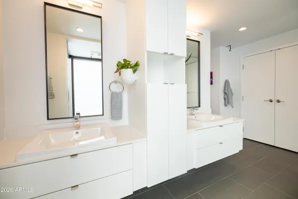 $865,000 | 200 West Portland Street, Unit 827, Phoenix, AZ 85003