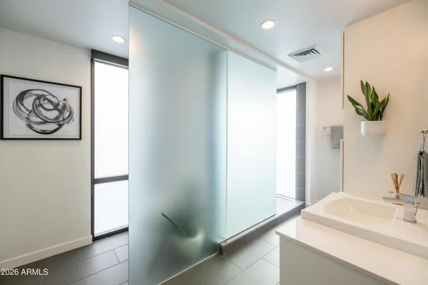 $865,000 | 200 West Portland Street, Unit 827, Phoenix, AZ 85003