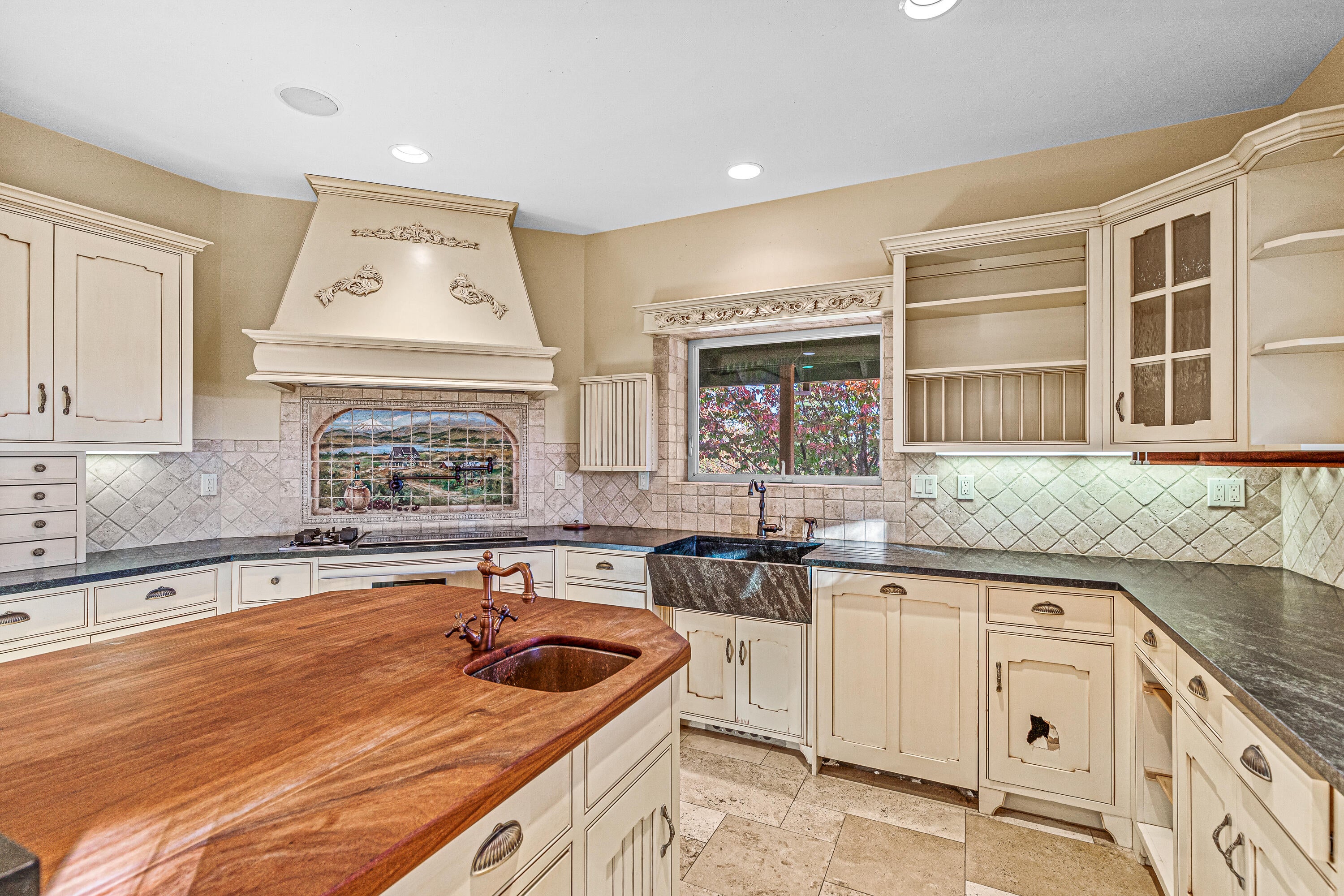 1820 Dry Creek Road Eagle Point, OR 97524 - Photo 17 of 64 Custom Kitchen