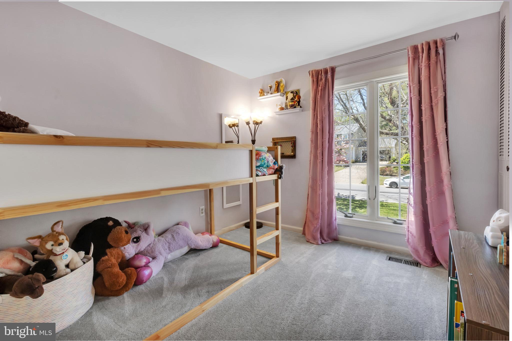 607 Bay Green Drive Arnold, MD 21012 - Photo 34 of 52 a livingroom with natural light