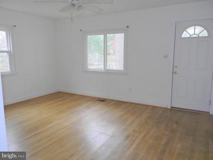 6421 Taylor Road Riverdale, MD 20737 - Photo 5 of 12 Living Room