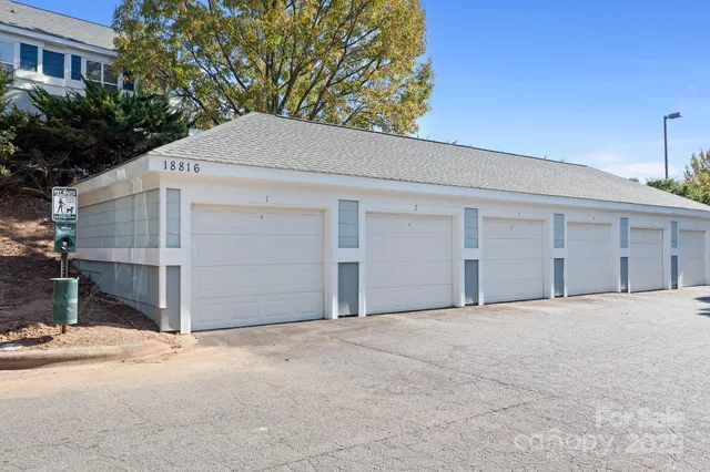 $525,000 | 18816 Nautical Drive, Unit 3, Cornelius, NC 28031