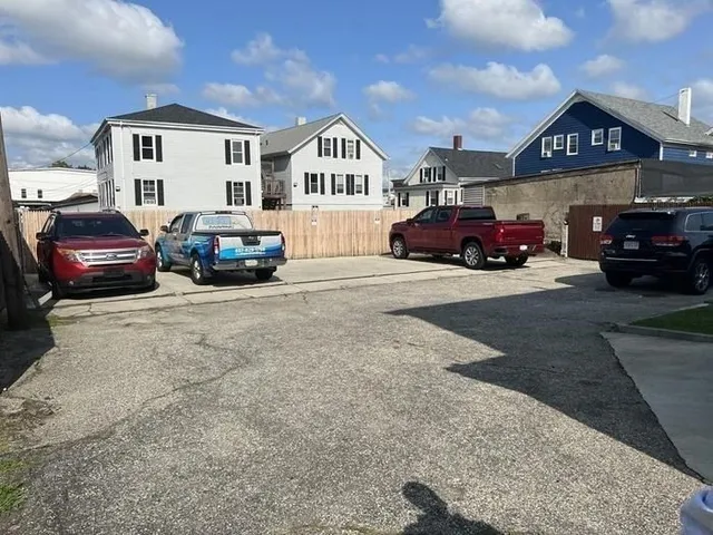 $1,900 | 189 5th Street, Unit 2, Fall River, MA 02721