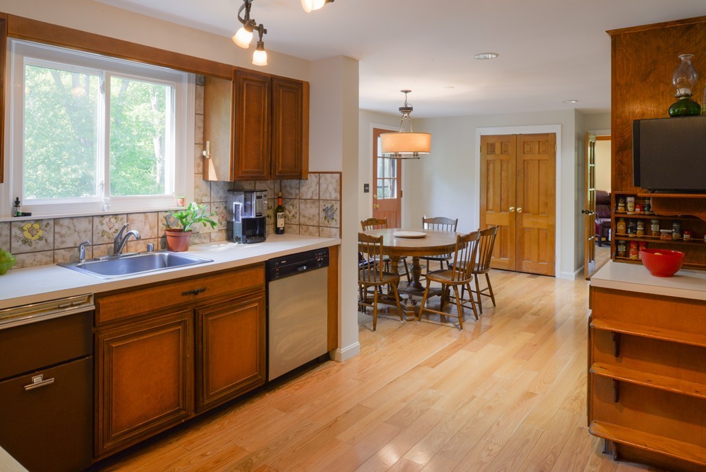 4 Thaxton Road Beverly, MA 01915 - Photo 12 of 23 Gallery Image 12