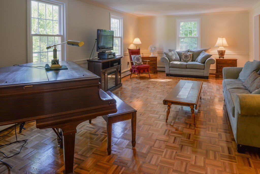 4 Thaxton Road Beverly, MA 01915 - Photo 3 of 23 Gallery Image 3