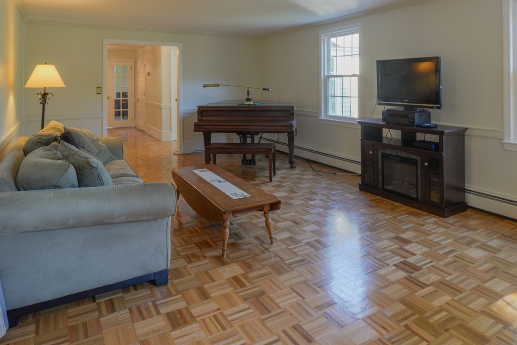 4 Thaxton Road Beverly, MA 01915 - Photo 5 of 23 Gallery Image 5