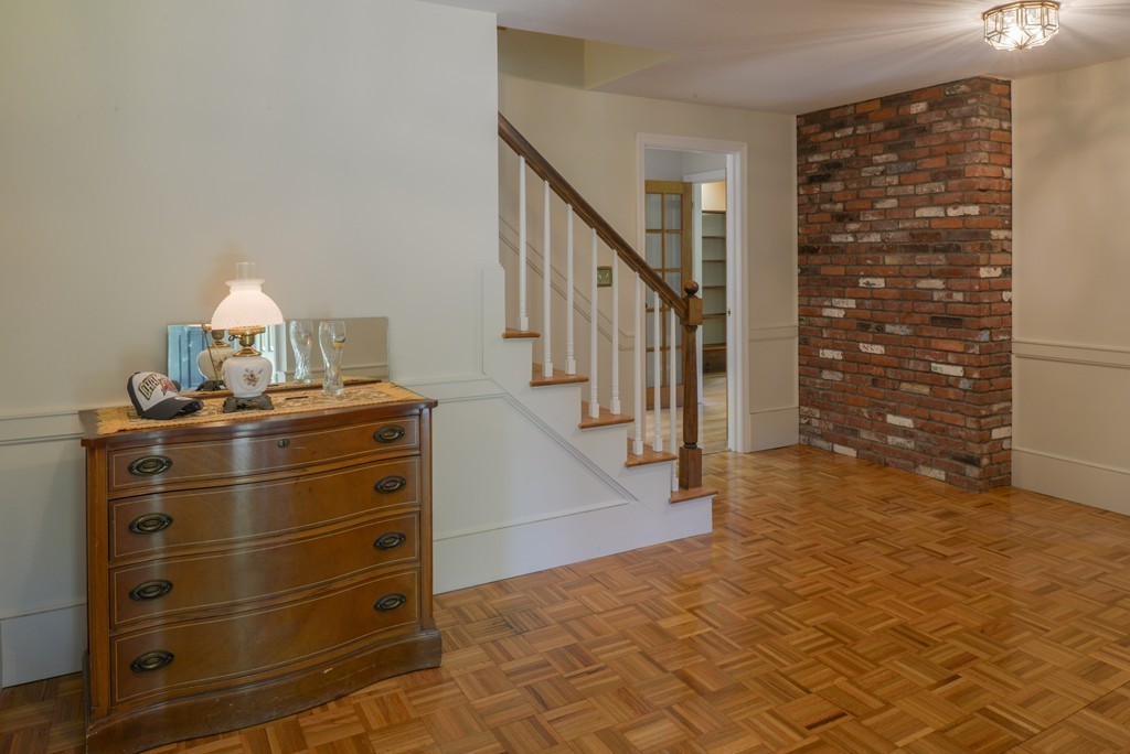 4 Thaxton Road Beverly, MA 01915 - Photo 6 of 23 Gallery Image 6