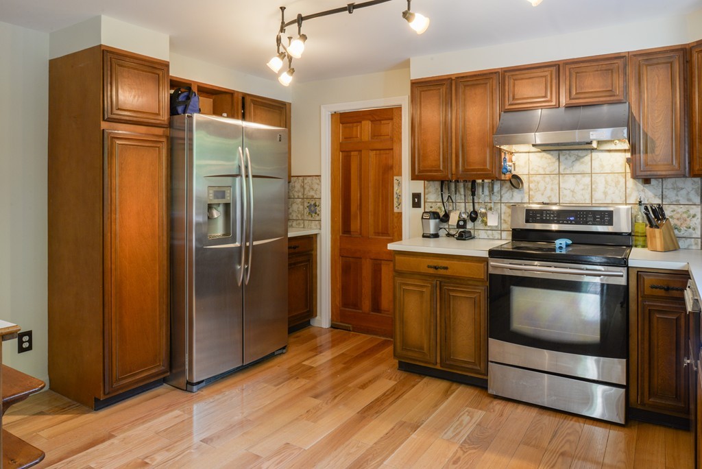 4 Thaxton Road Beverly, MA 01915 - Photo 10 of 23 Gallery Image 10