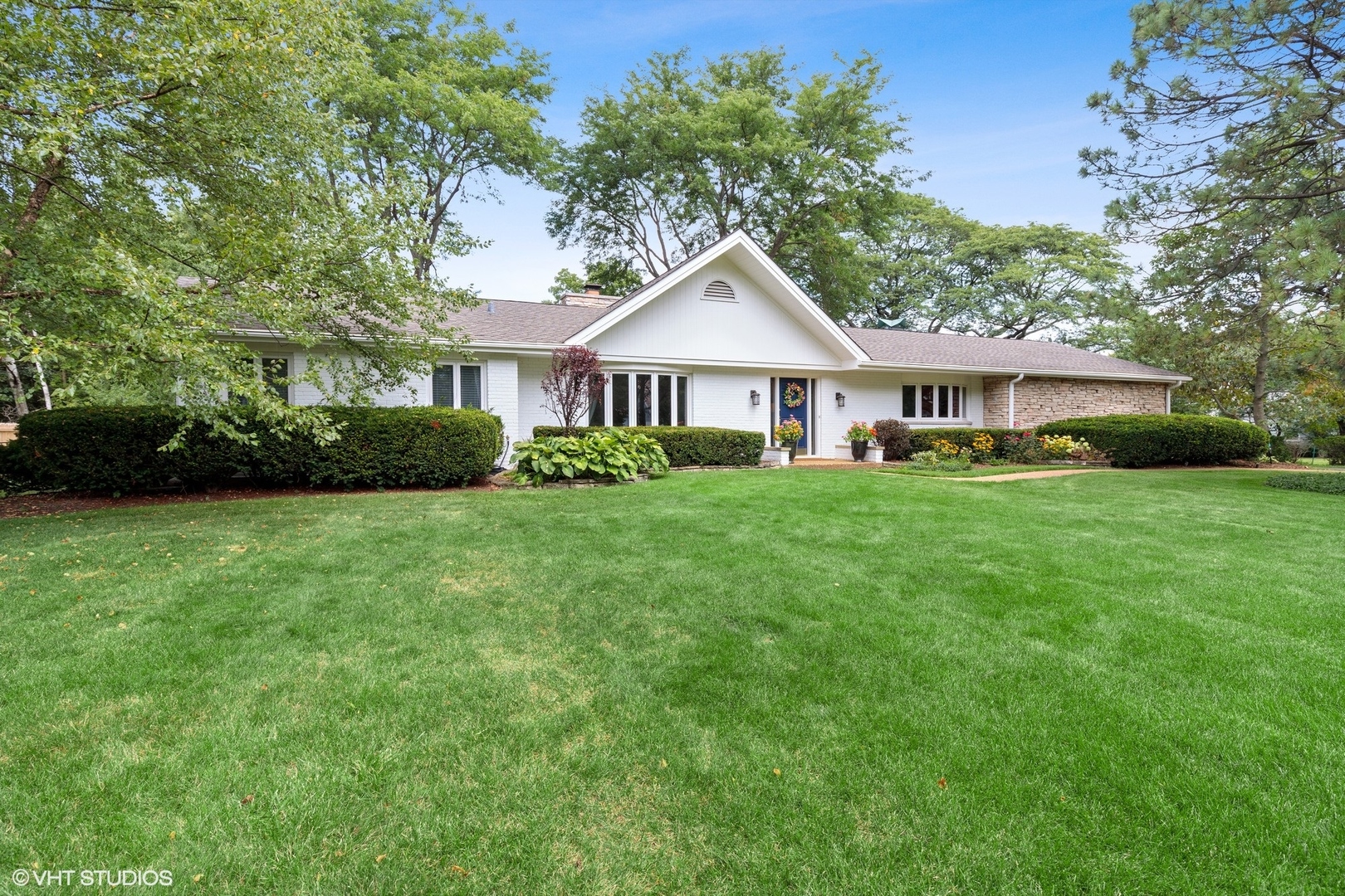 1052 Inverlieth Road Lake Forest, IL 60045 - Photo 2 of 28