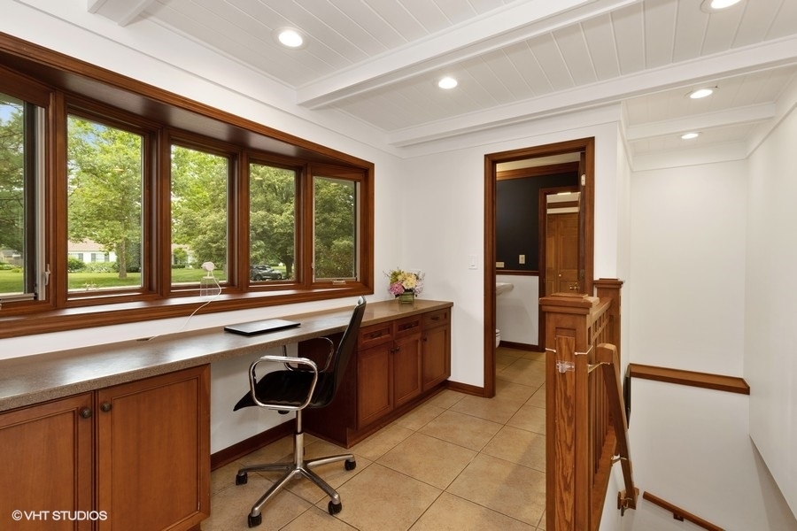 1052 Inverlieth Road Lake Forest, IL 60045 - Photo 12 of 28