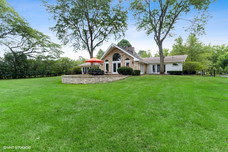 1052 Inverlieth Road Lake Forest, IL 60045 - Photo 21 of 28