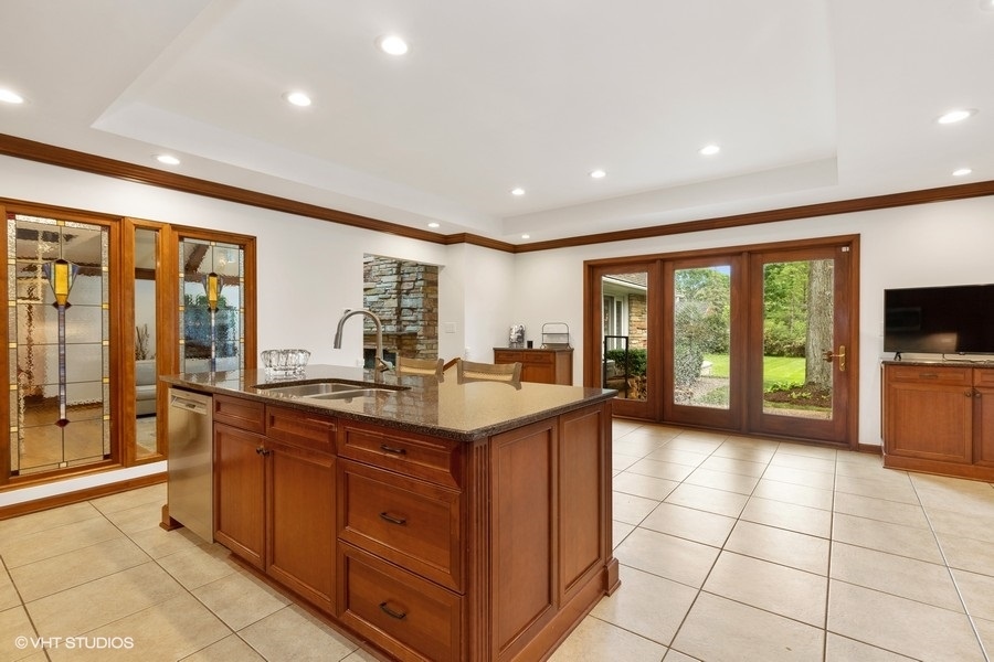 1052 Inverlieth Road Lake Forest, IL 60045 - Photo 9 of 28