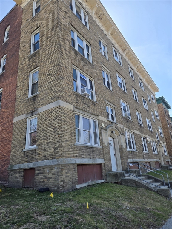 a large brick building has windows on it