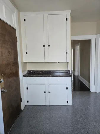 $1,734 | 240 Locust Street, Unit 4L, Springfield, MA 01108