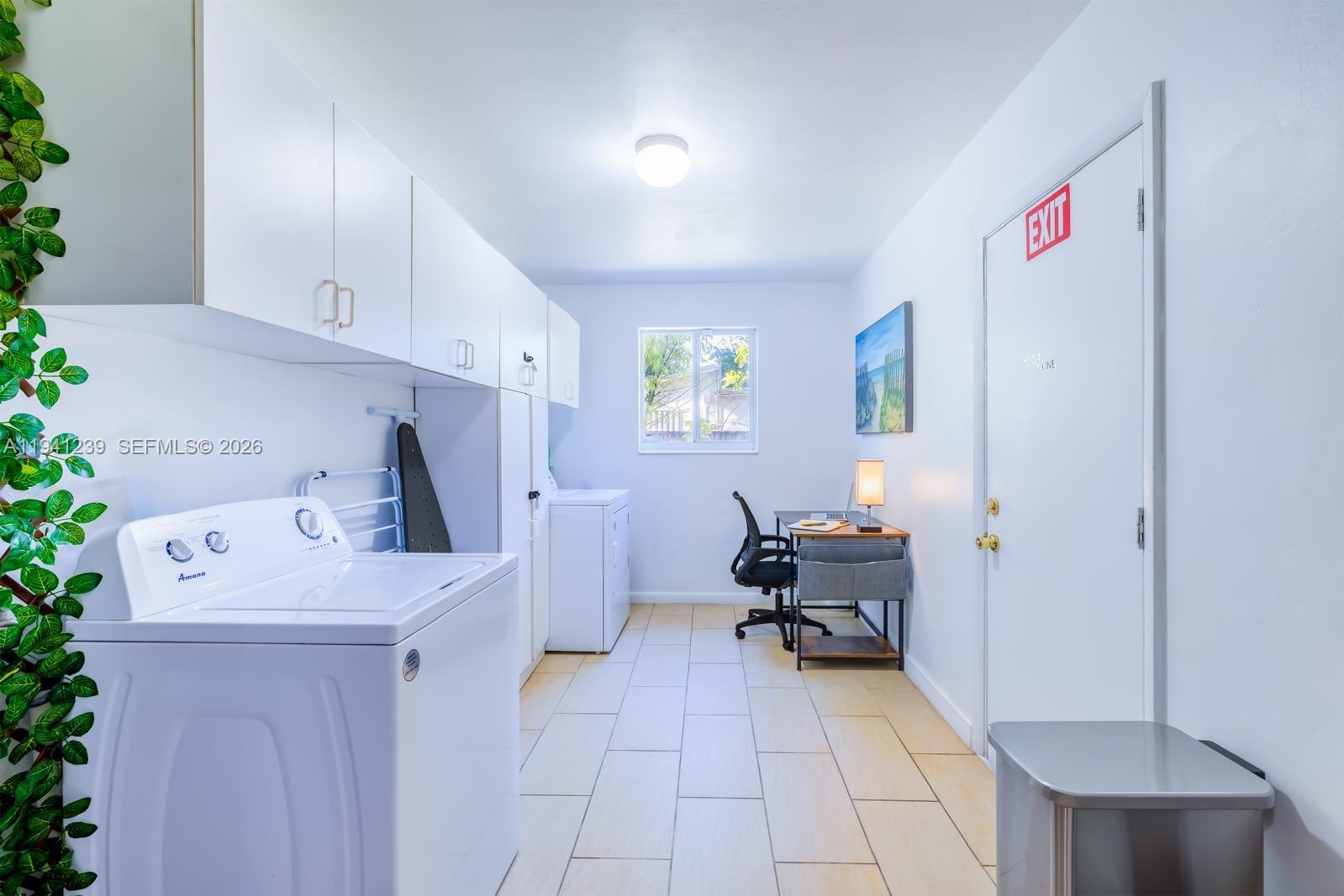 312 North Luna Court Hollywood, FL 33021 - Photo 37 of 60