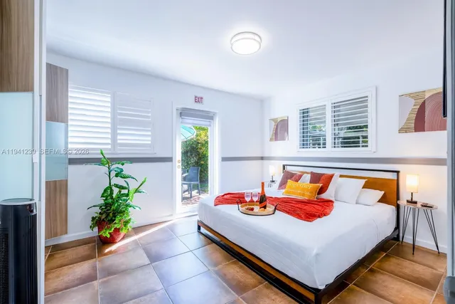 $820,000 | 312 North Luna Court, Hollywood, FL 33021