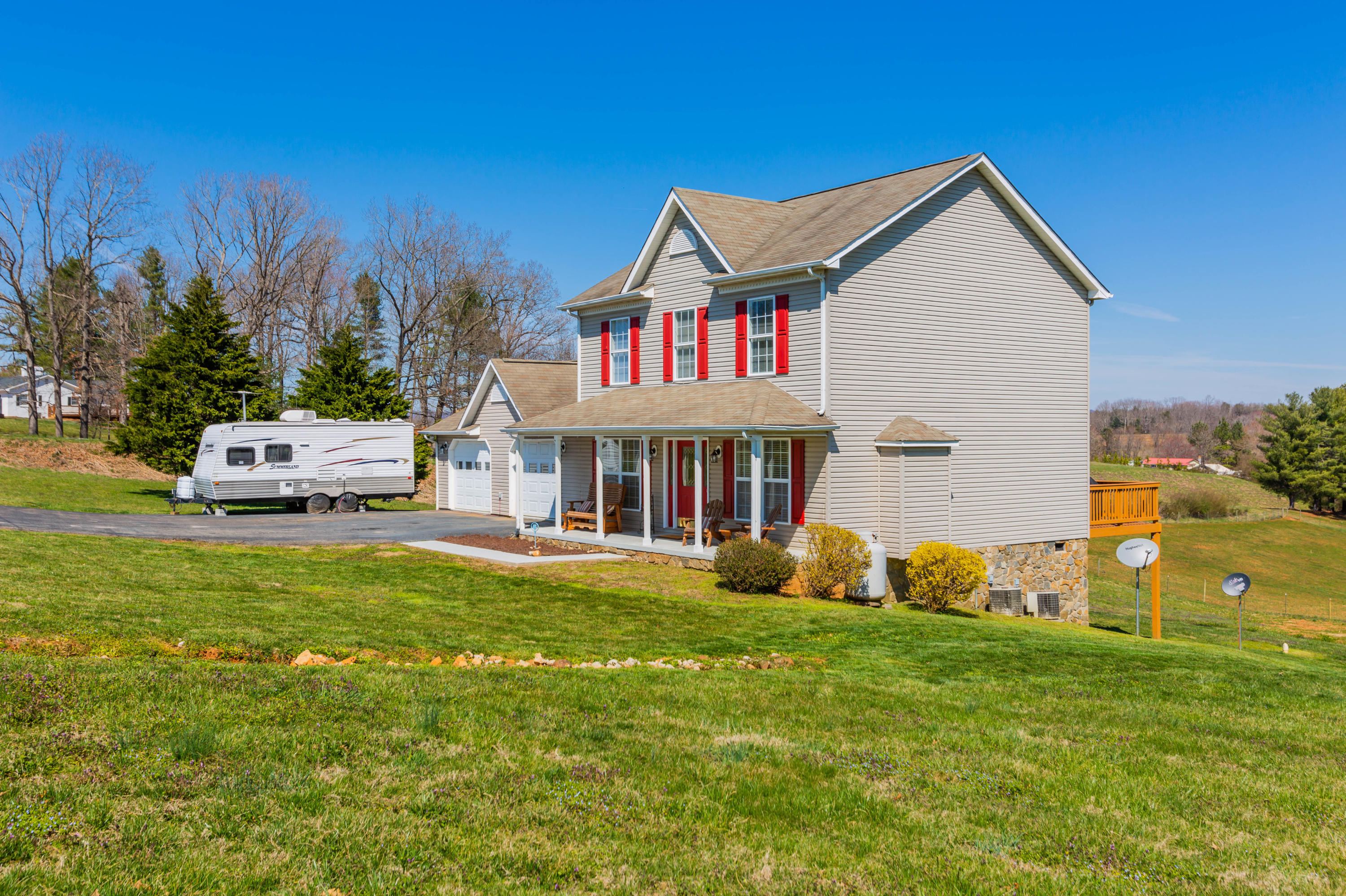 35 Blankenship Road Rocky Mount, VA 24151 - Photo 7 of 36 a front view of a house with garden