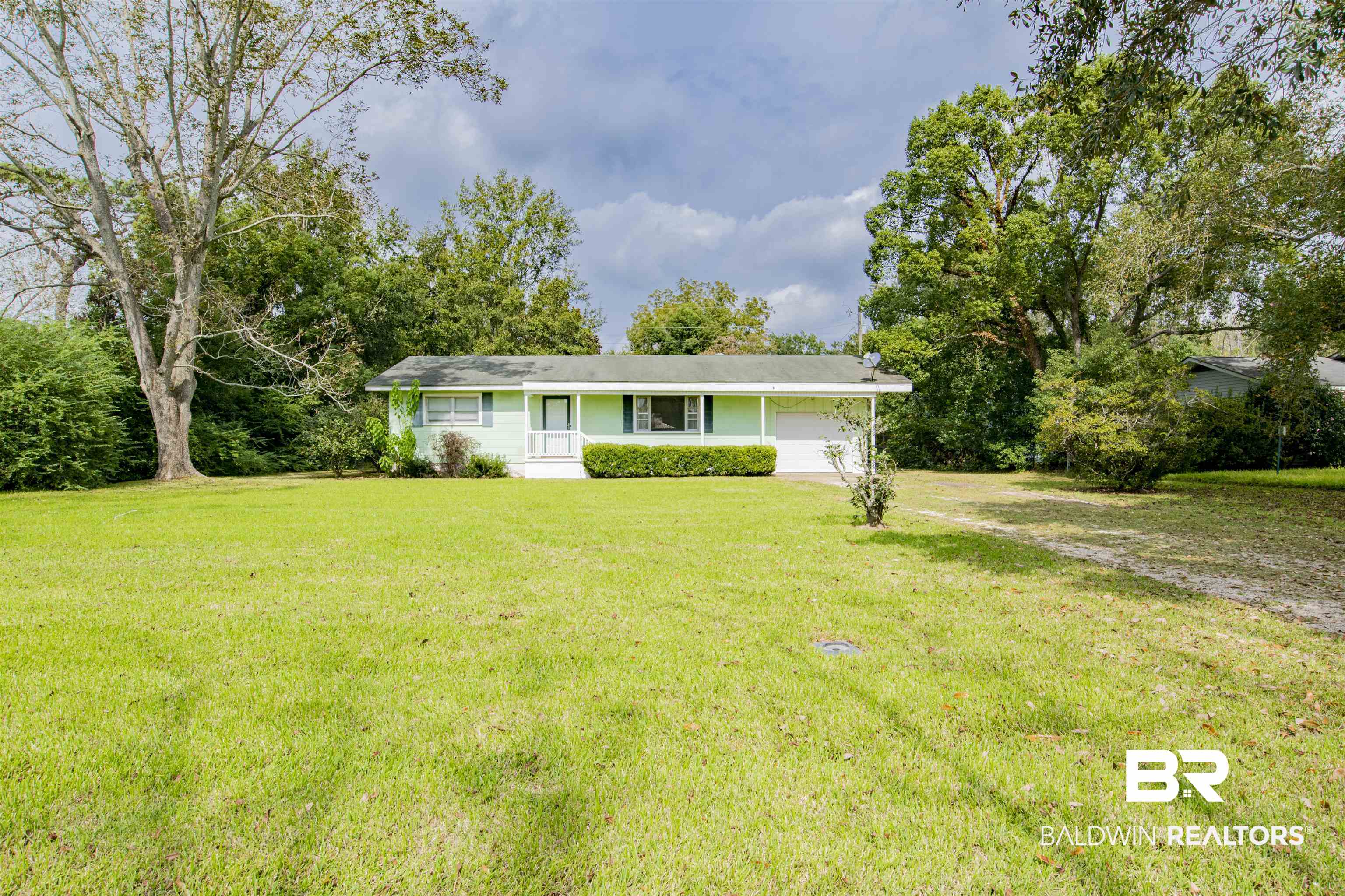 601 East Myrtle Avenue Foley, AL 36535 - Photo 1 of 18