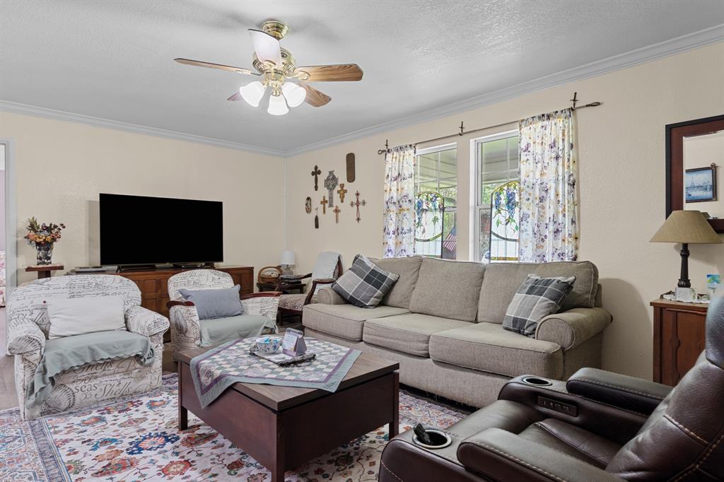 236 Circle Drive Point, TX 75472 - Photo 4 of 25 The best kind of gathering spot for family and friends.