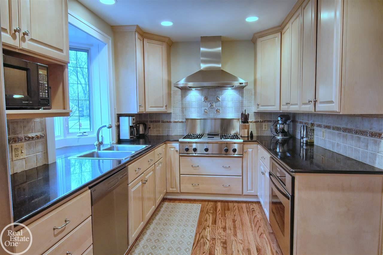 176 Moran Road Grosse Pointe Farms, MI 48236 - Photo 8 of 29