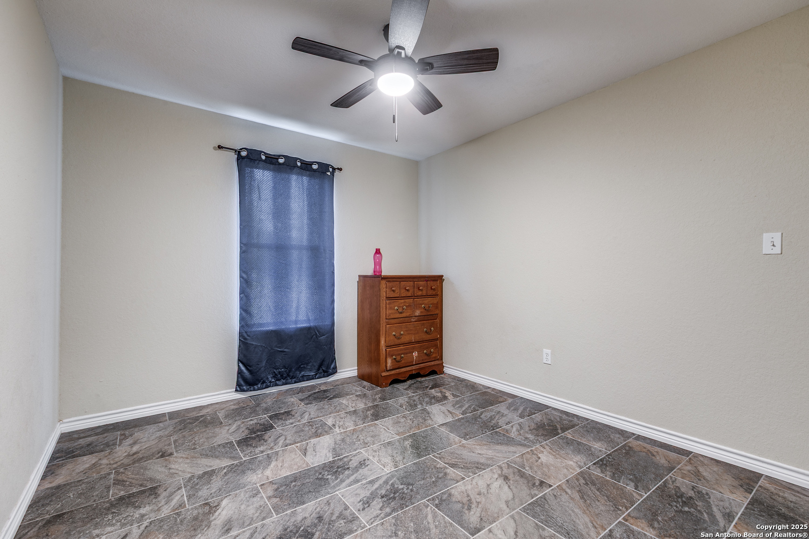 745 Cimarron Square Poteet, TX 78065 - Photo 20 of 33 a view of a livingroom with a ceiling fan
