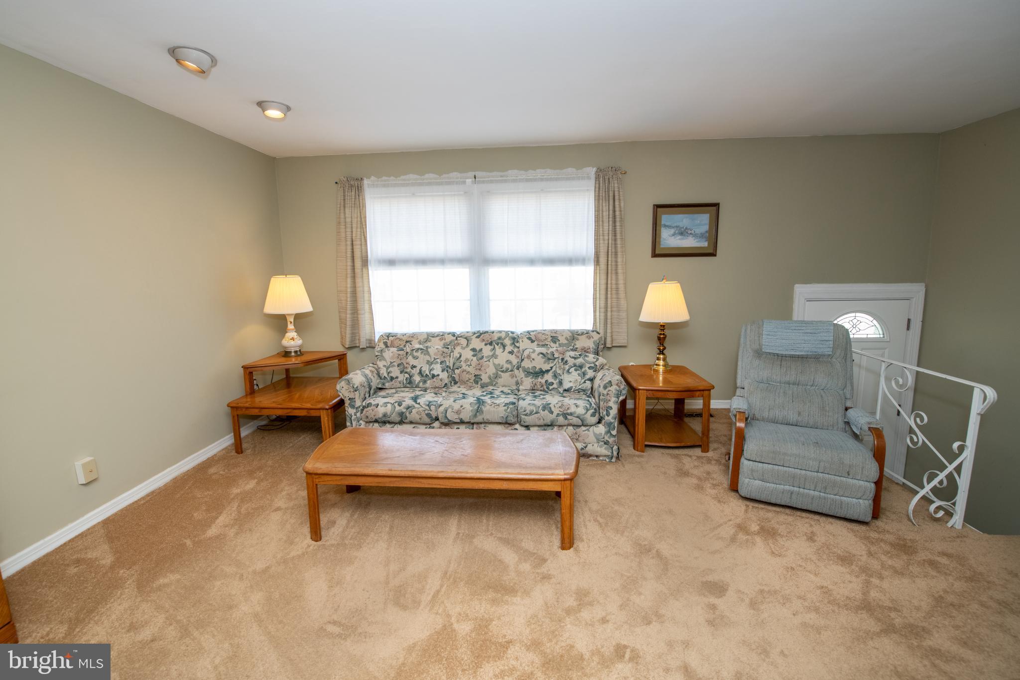 12013 Tyrone Road Philadelphia, PA 19154 - Photo 13 of 26 Living Rm