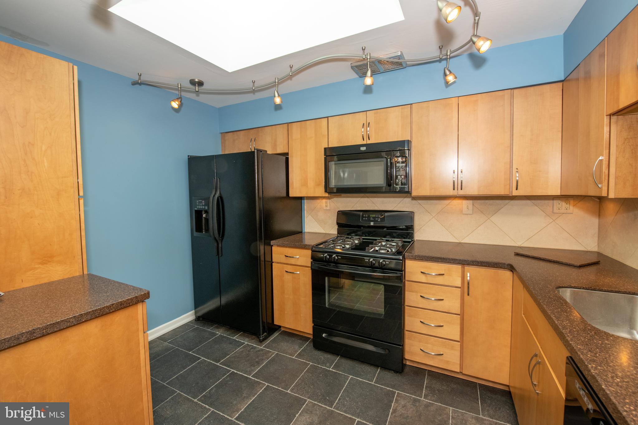 12013 Tyrone Road Philadelphia, PA 19154 - Photo 3 of 26 Kitchen