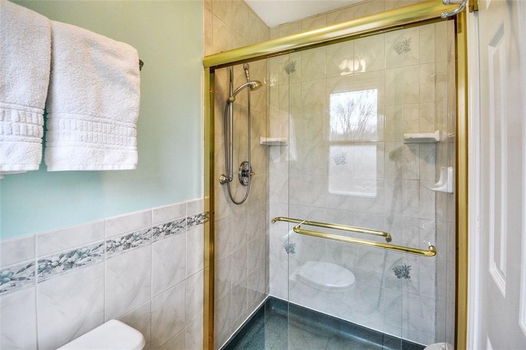 118 Buckhill Road Pittsburgh, PA 15237 - Photo 11 of 20 Gallery Image 11