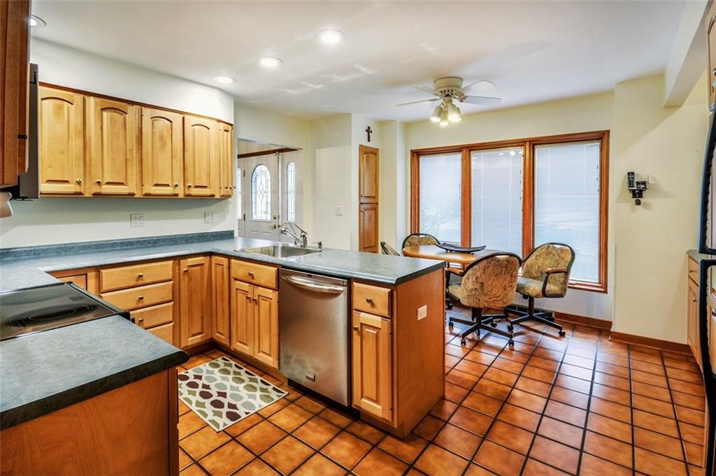 118 Buckhill Road Pittsburgh, PA 15237 - Photo 4 of 20 Gallery Image 4