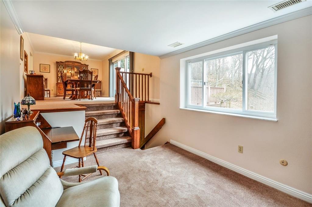118 Buckhill Road Pittsburgh, PA 15237 - Photo 7 of 20 Gallery Image 7