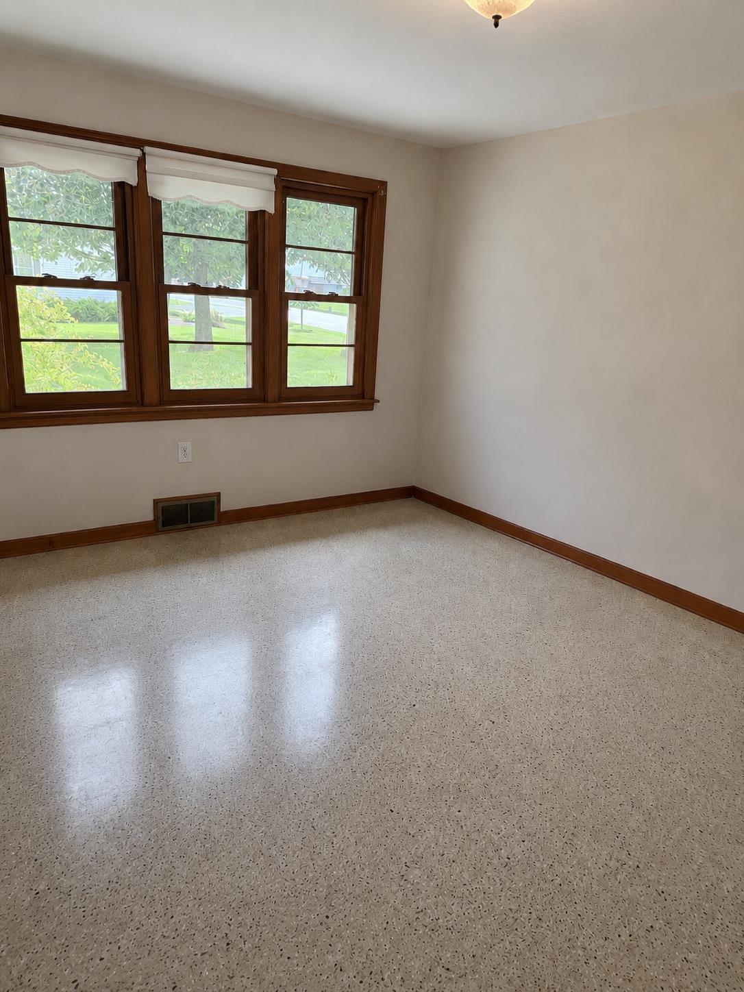 312 West Commerce Street Mineral Point, WI 53565 - Photo 11 of 23