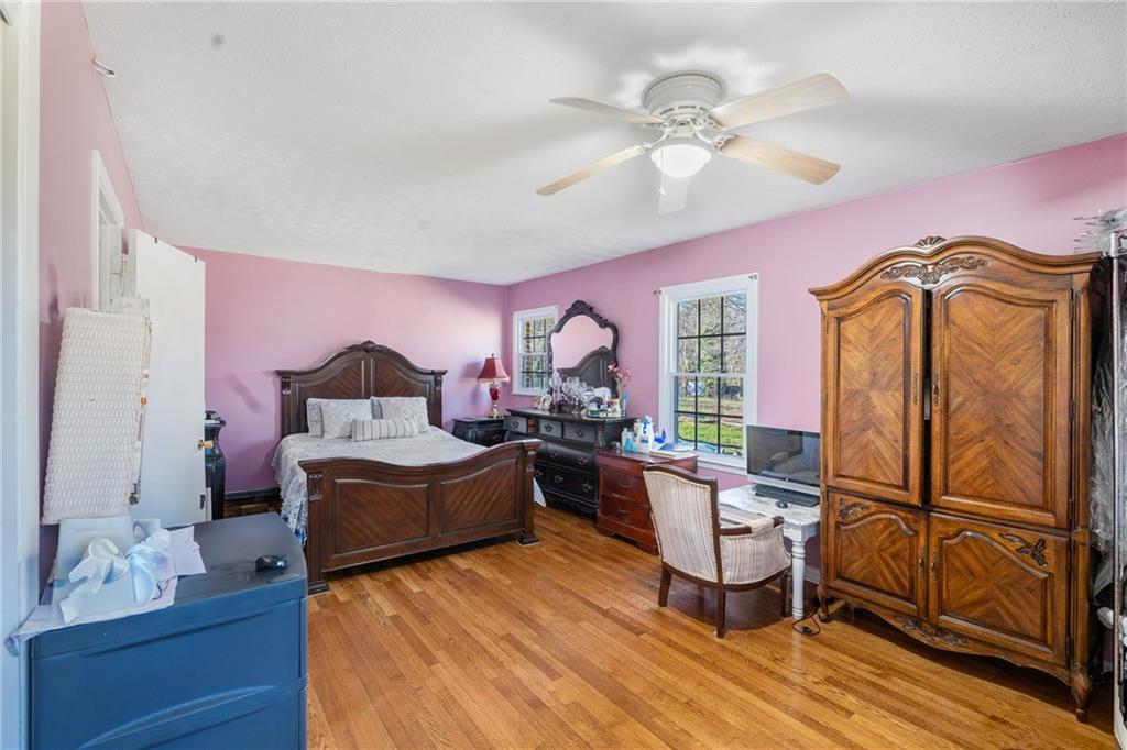 4983 Arcado Road Southwest Lilburn, GA 30047 - Photo 20 of 33 a living room with furniture