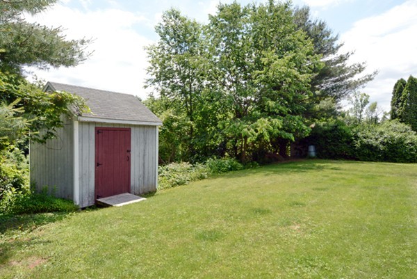 9 Wallace Road Sturbridge, MA 01566 - Photo 15 of 16