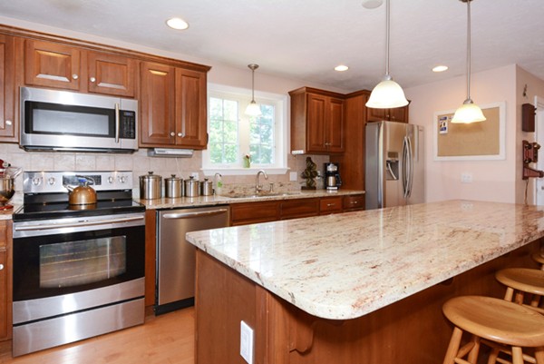 9 Wallace Road Sturbridge, MA 01566 - Photo 2 of 16
