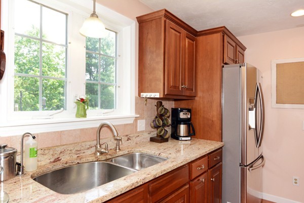9 Wallace Road Sturbridge, MA 01566 - Photo 4 of 16