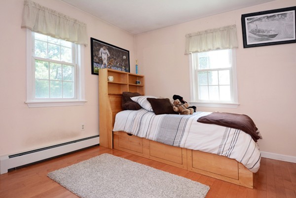 9 Wallace Road Sturbridge, MA 01566 - Photo 10 of 16