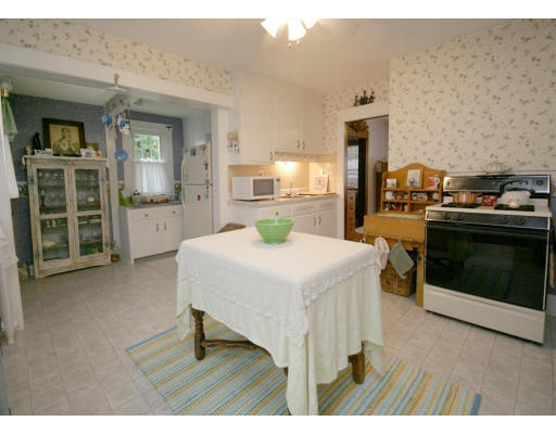 95 Athol Street Springfield, MA 01107 - Photo 4 of 11