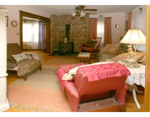 95 Athol Street Springfield, MA 01107 - Photo 8 of 11