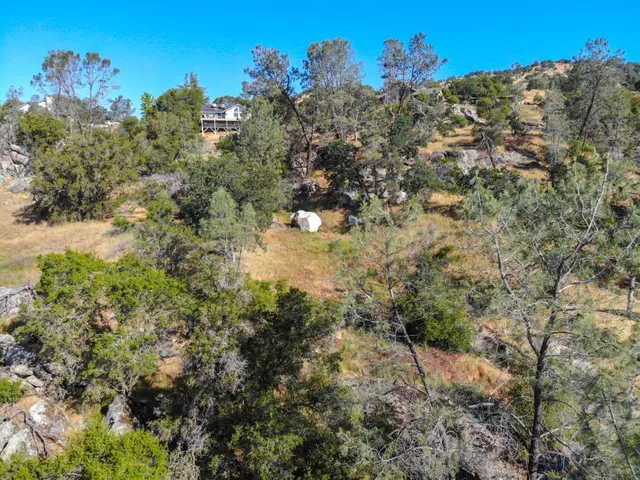 a view of a houses with a yard