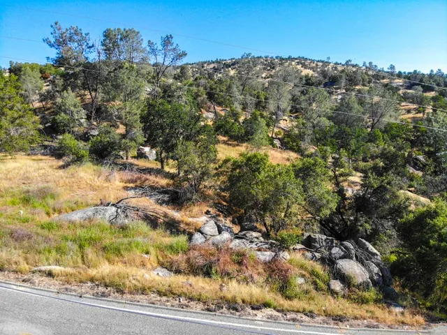 a view of a houses with a yard