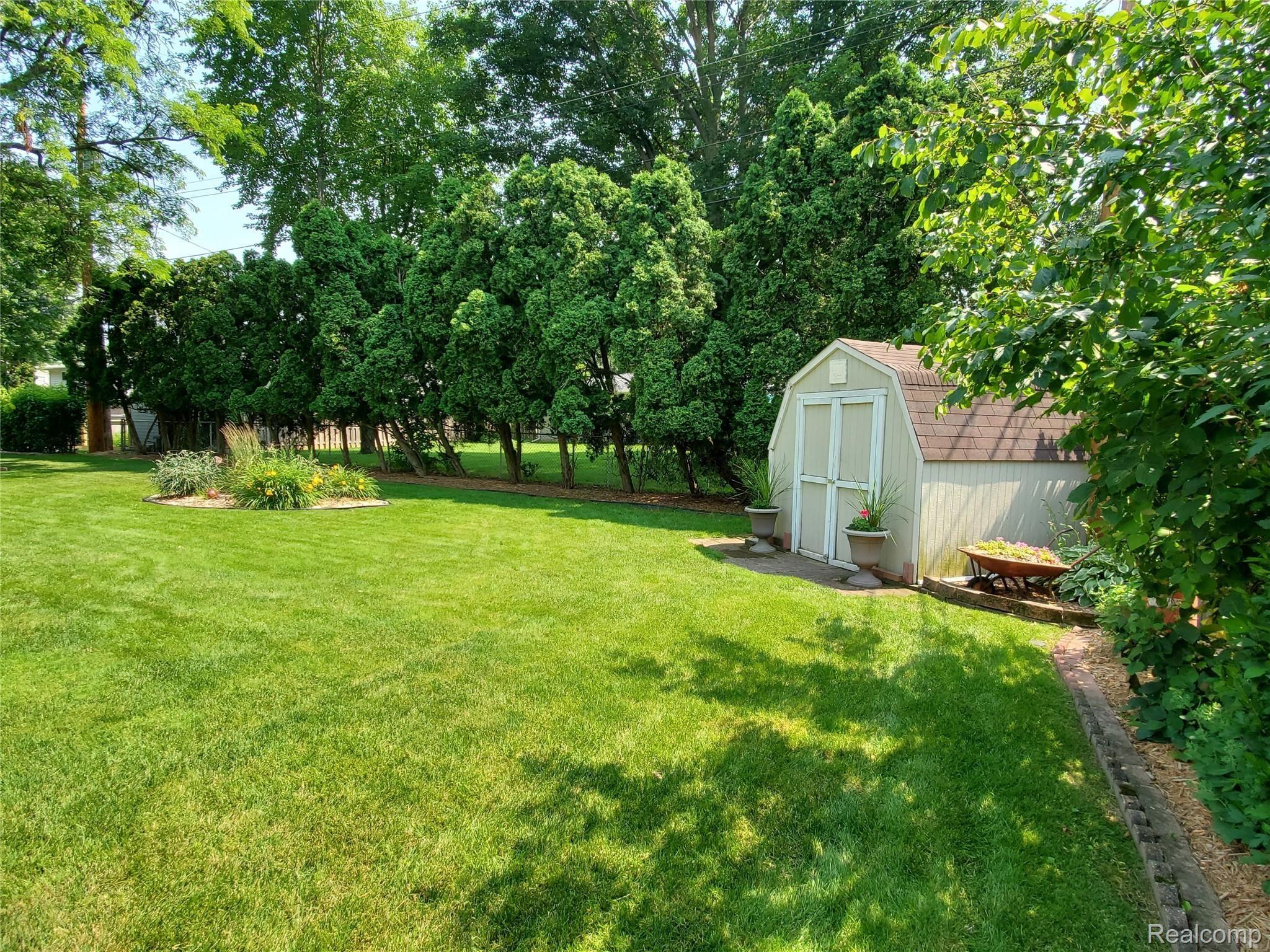 2181 Chalet Drive Rochester, MI 48309 - Photo 4 of 26 4.jpg