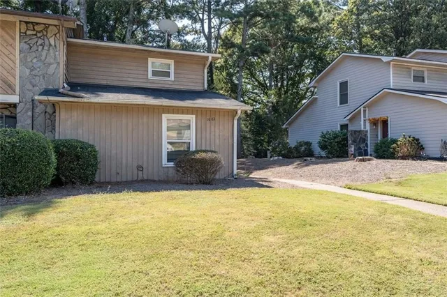a house view with a outdoor space