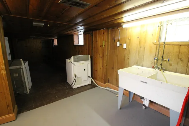 $175,000 | 1028 Mollno Street, Wyandotte, MI 48192