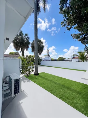 $1,850 | 2847 Polk Street, Unit 3, Hollywood, FL 33020