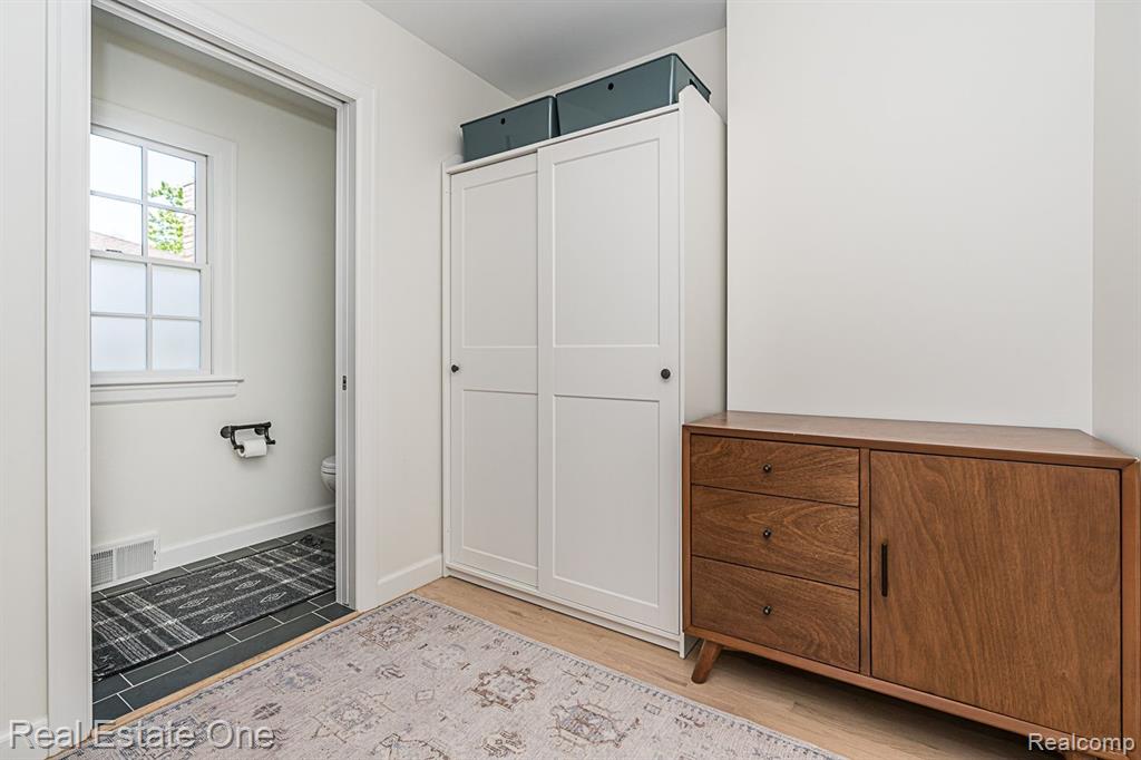 204 Charles Road Rochester, MI 48307 - Photo 11 of 28