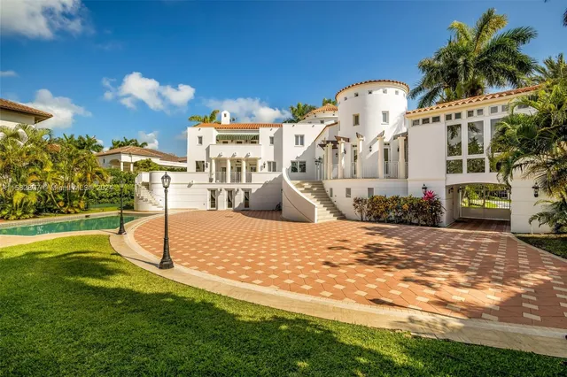 a view of building with outdoor space