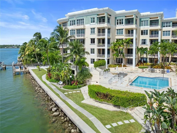 $4,300 | 1 Century Lane, Unit 303, Miami Beach, FL 33139